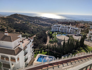 12-53013098fcab6c38b1379cd33298e050