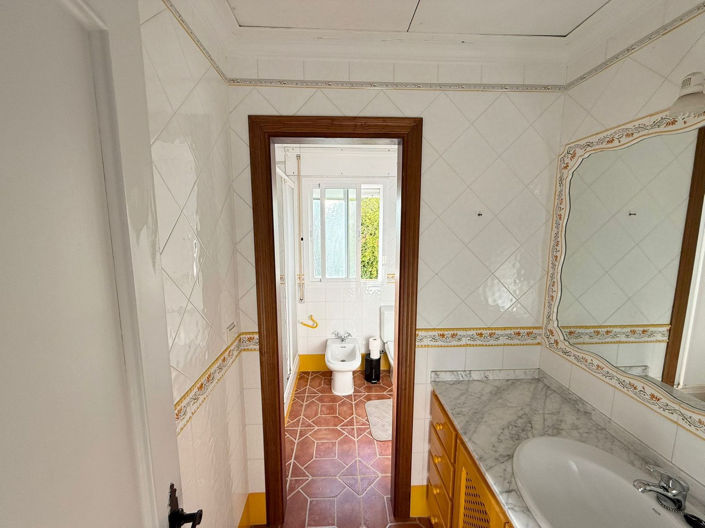 Image No.15-5 Bed Villa for sale