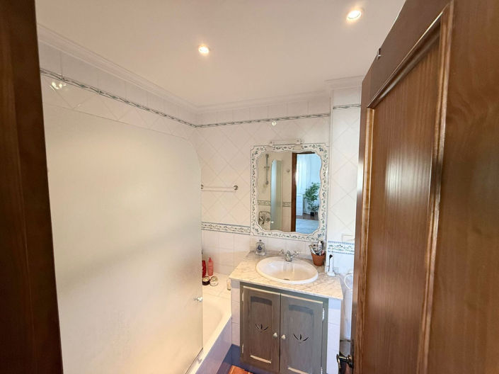 Image No.17-5 Bed Villa for sale