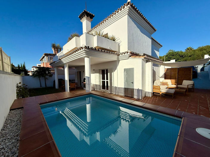 Image No.2-Villa de 4 chambres à vendre à Malaga