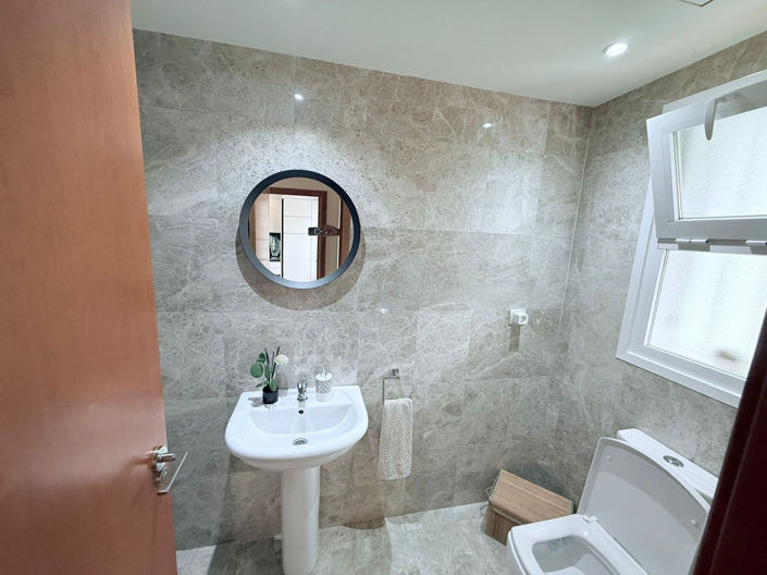 Image No.19-4 Bed Townhouse for sale