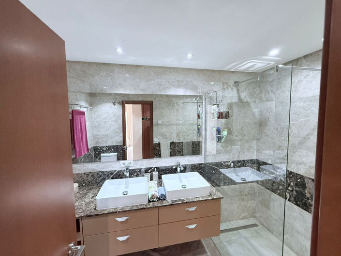 Image No.20-4 Bed Townhouse for sale