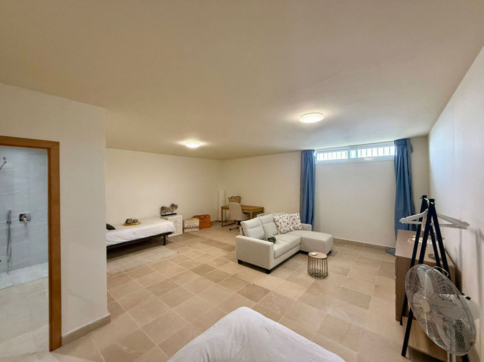 Image No.27-4 Bed Townhouse for sale