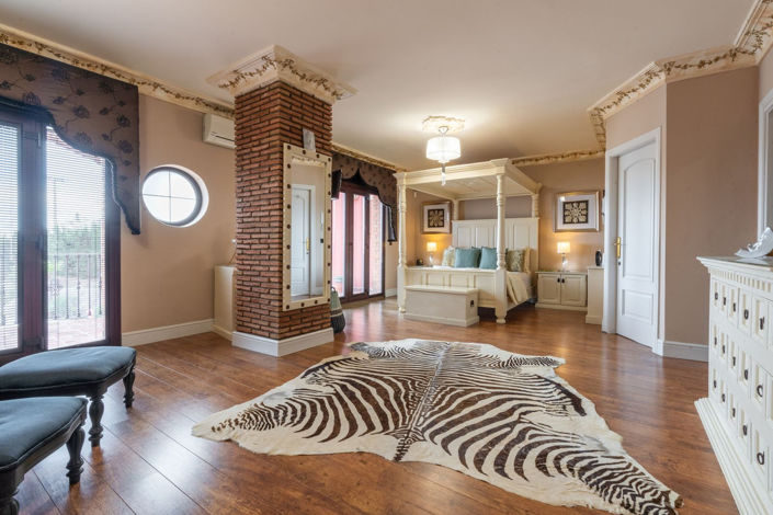 Image No.17-7 Bed Villa for sale