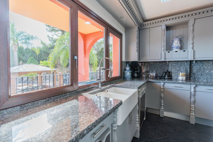 Image No.8-7 Bed Villa for sale