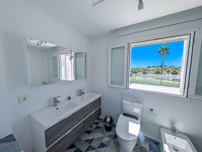 Image No.36-5 Bed Villa for sale