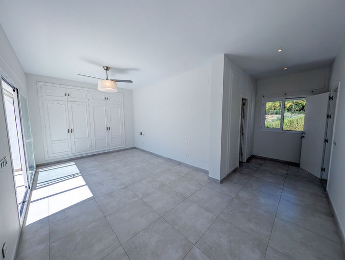 Image No.46-5 Bed Villa for sale