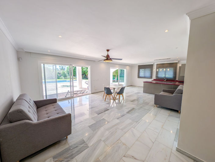 Image No.5-5 Bed Villa for sale