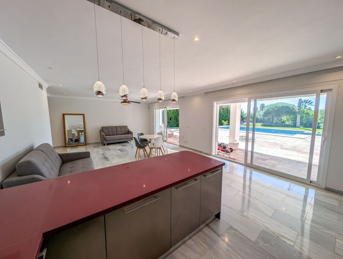 Image No.8-5 Bed Villa for sale