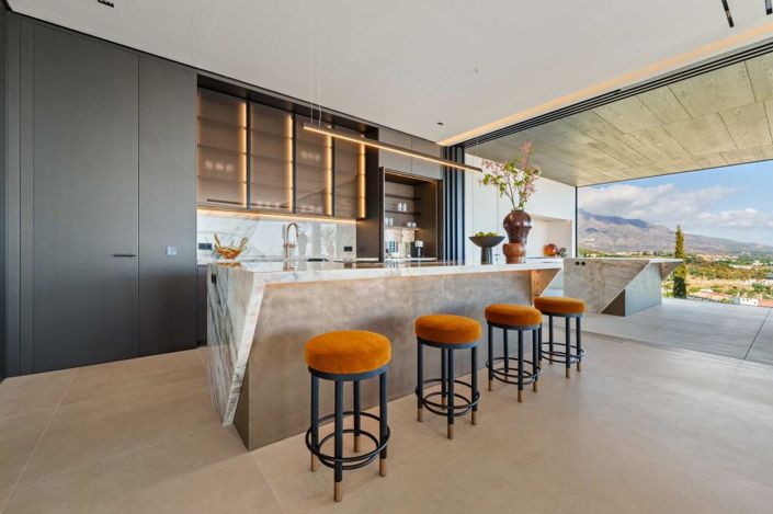 Image No.18-8 Bed Villa for sale