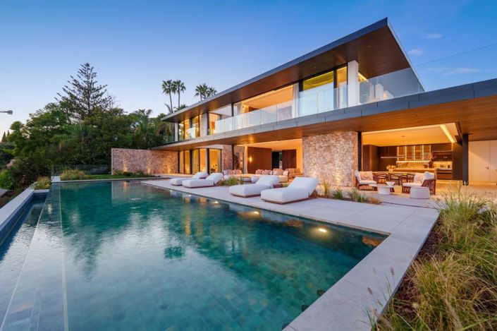 Image No.2-8 Bed Villa for sale