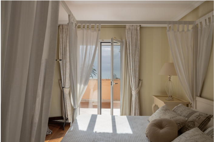 Image No.10-8 Bed Villa for sale