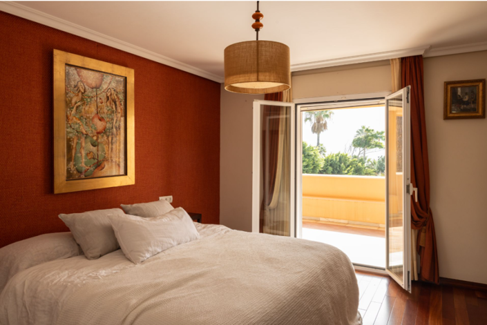 Image No.11-8 Bed Villa for sale