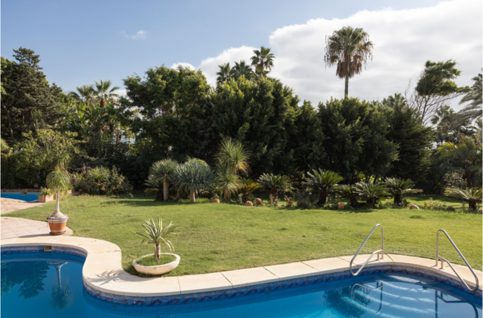 Image No.17-8 Bed Villa for sale