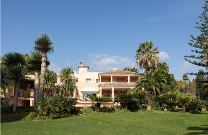 Image No.19-8 Bed Villa for sale