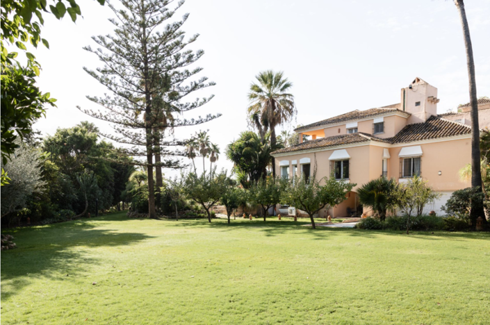Image No.20-8 Bed Villa for sale