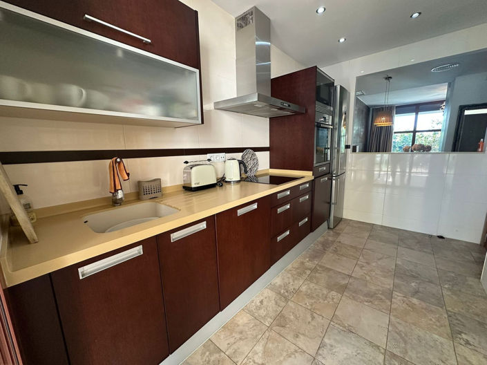 Image No.14-3 Bed Townhouse for sale