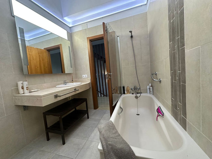 Image No.17-3 Bed Townhouse for sale