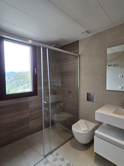 Image No.24-3 Bed Apartment for sale