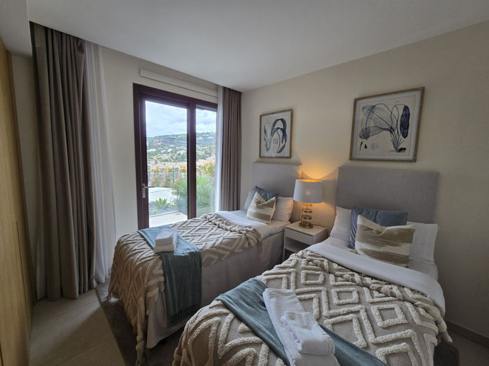 Image No.25-3 Bed Apartment for sale