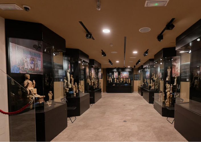 Image No.8-5 Bed Property for sale