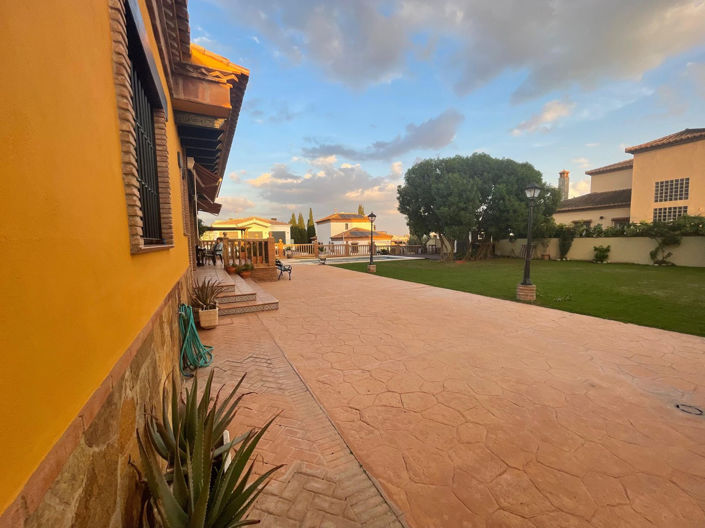 Image No.2-4 Bed Villa for sale