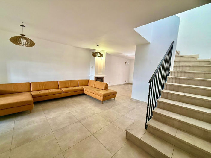 Image No.4-3 Bed Townhouse for sale