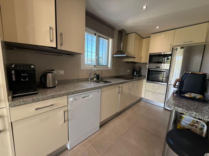 Image No.10-3 Bed Townhouse for sale