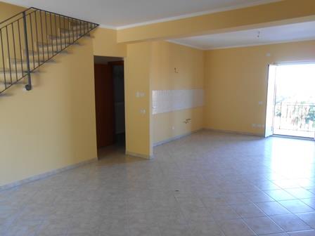 Image No.2-Maison de ville de 3 chambres à vendre à Nocera Terinese