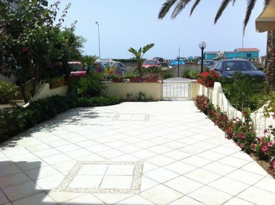 Image No.2-Appartement de 2 chambres à vendre à Falconara Albanese