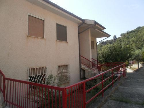 Image No.2-Appartement de 3 chambres à vendre à Falconara Albanese