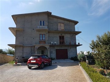 5 Bed House for sale