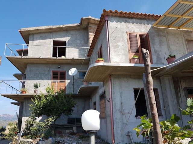 Image No.17-5 Bed House for sale