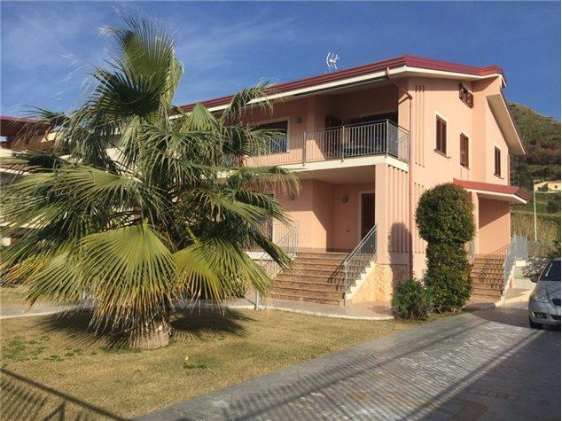 Image No.2-Villa de 3 chambres à vendre à Amantea