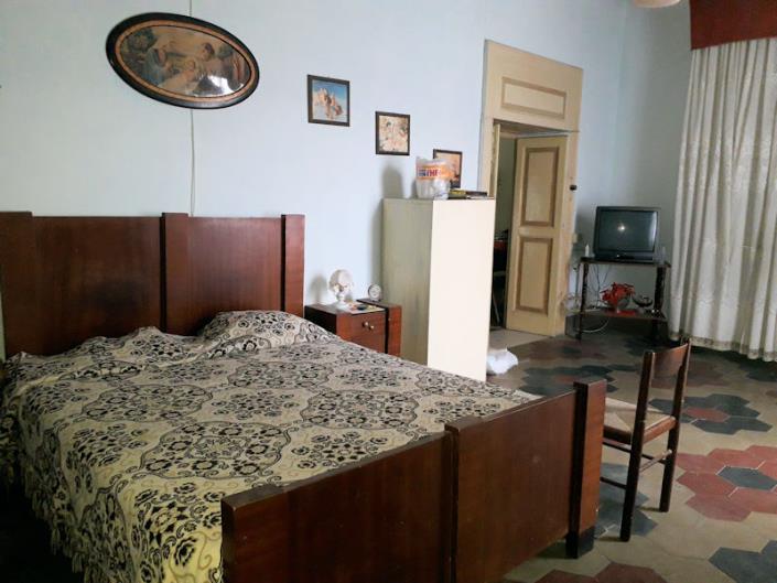 Image No.10-3 Bed Property for sale