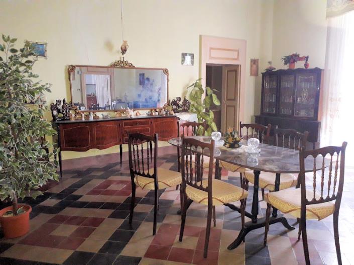 Image No.8-3 Bed Property for sale