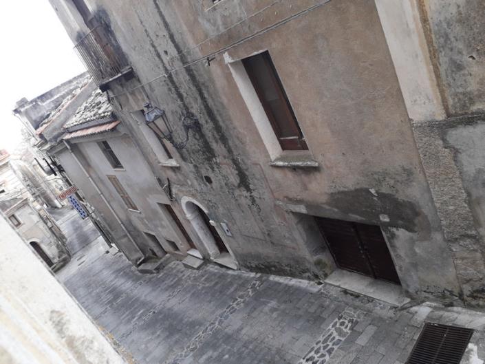 Image No.18-3 Bed Property for sale