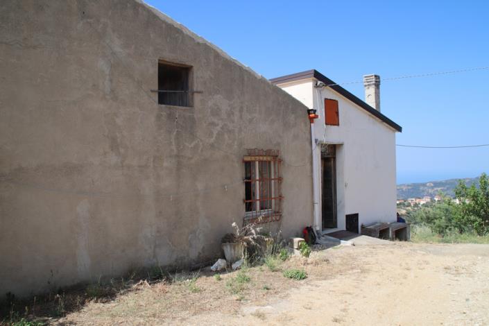 Image No.4-2 Bed Farmhouse for sale