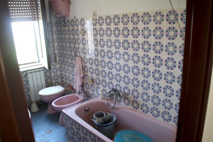 Image No.16-2 Bed Farmhouse for sale