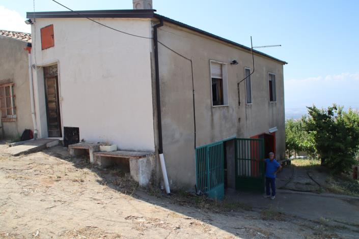 Image No.3-2 Bed Farmhouse for sale