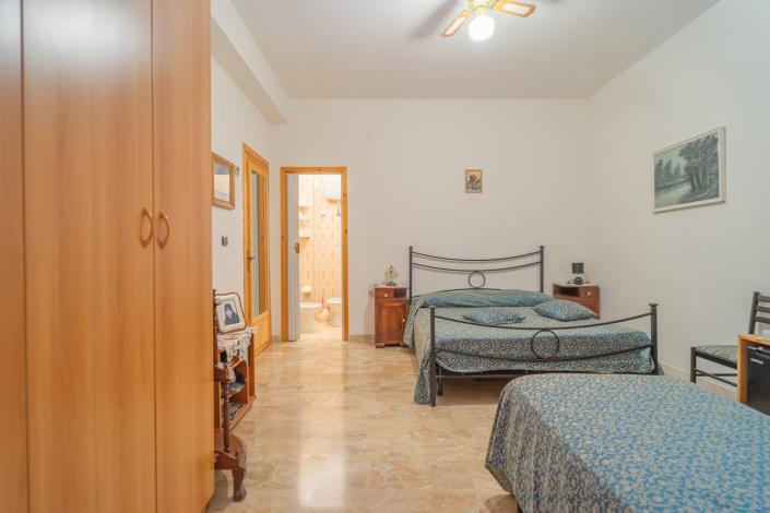 Image No.9-10 Bed Villa for sale