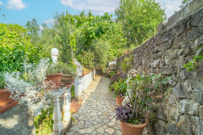 Image No.12-10 Bed Villa for sale