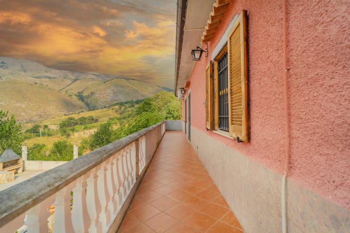 Image No.14-10 Bed Villa for sale