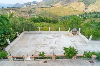 large-space-with-potential-swimming-pool
