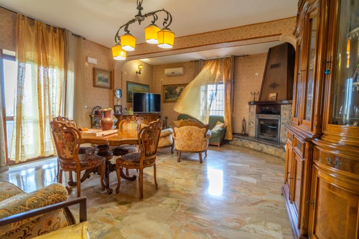 Image No.18-10 Bed Villa for sale