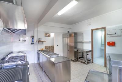 restaurant-kitchen-2