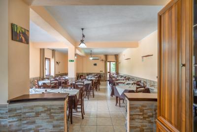 restaurant-room