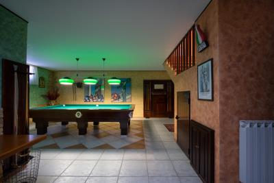 Tavern-with-antique-billiards