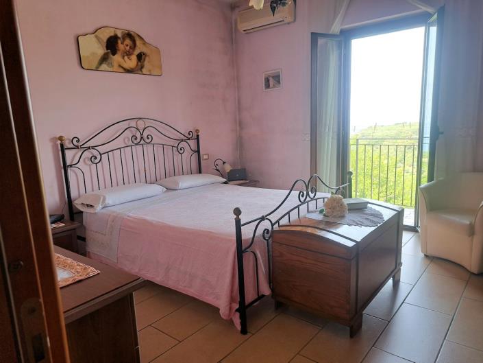 Image No.11-5 Bed House for sale