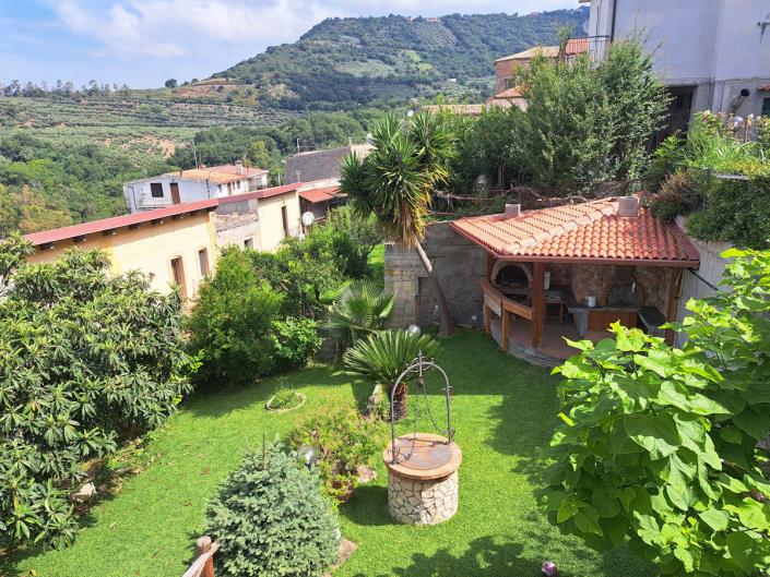 Image No.3-5 Bed House for sale